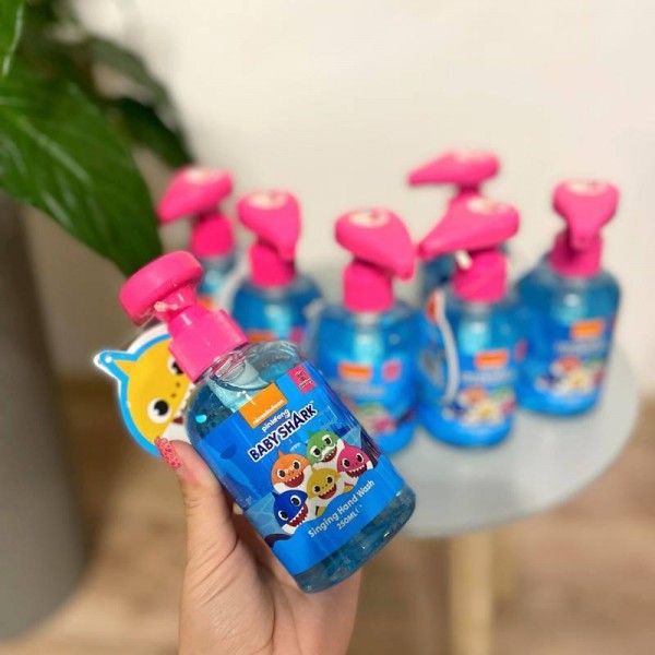 Співоче дитяче мило, музичне мило Nickelodeon Pinkfong Baby Shark 250 мл Співоче дитяче мило, музичне мило Nickelodeon Pinkfong Baby Shark 250 мл