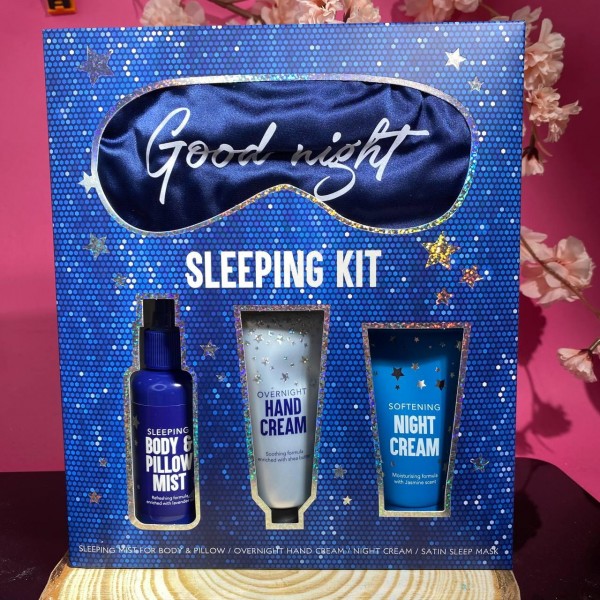 Подарунковий набір для сну Max Brands Marketing B.V Sleeping Kit Подарунковий набір для сну Max Brands Marketing B.V Sleeping Kit