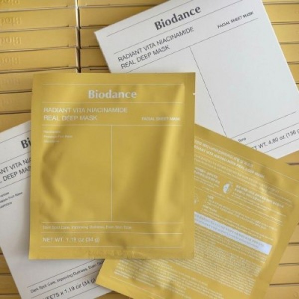 Гідрогелева маска для обличчя з ніацинамідом Biodance Radiant Vita Niacinamide Real Deep Mask 34 г Гідрогелева маска для обличчя з ніацинамідом Biodance Radiant Vita Niacinamide Real Deep Mask 34 г