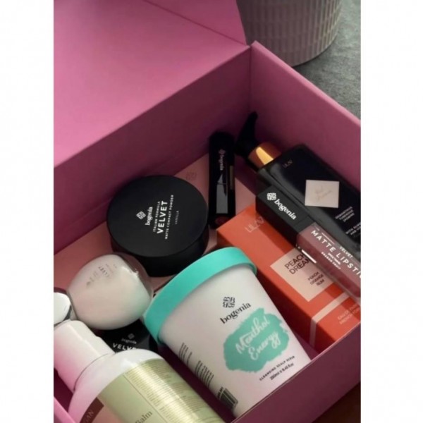 Подарочный набор уходовой и декоративной косметики Bogenia Gift Box Подарочный набор уходовой и декоративной косметики Bogenia Gift Box