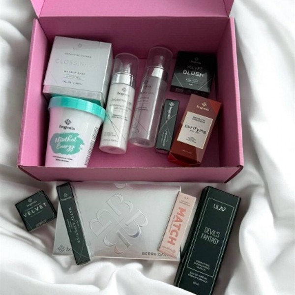 Подарочный набор декоративной и уходовой косметики Bogenia Gift Box Подарочный набор декоративной и уходовой косметики Bogenia Gift Box