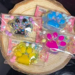 Сквіш (антистрес) Таба лапка котика МК Cosmetics Мерехтлива